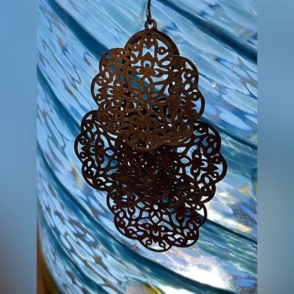 Uber light mixed metal earrings - Picture 6 of 7